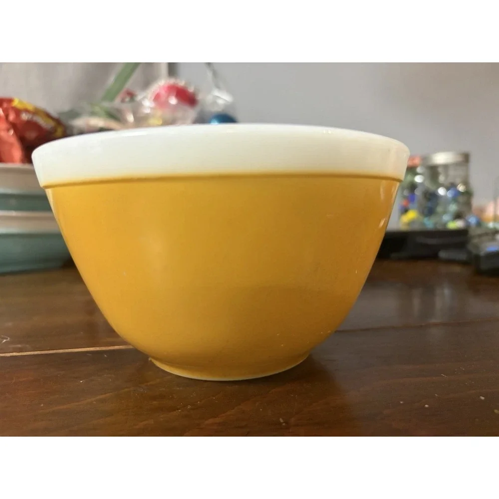 Vintage Pyrex 401 Yellow 1.5 Pint Nesting Mixing Bowl 5.75